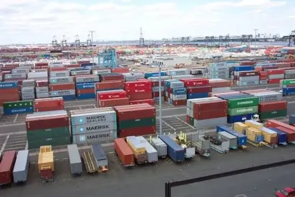 CONTAINER KHÔ 20 FEET  – GIẢI PHÁP LƯU TRỮ VÀ VẬN CHUYỂN HIỆU QUẢ